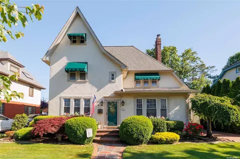 231 Princeton Rd, Rockville Centre, NY 11570