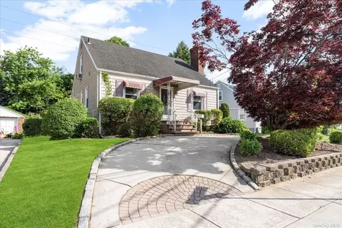 1 Foster Ave, Valley Stream, NY 11580