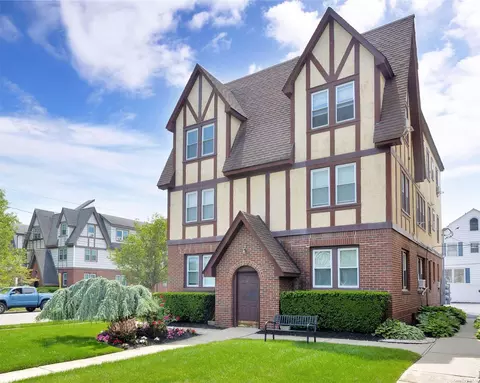 42 The Cres #18, Babylon, NY 11702