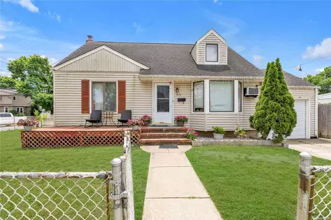 1674 Charles St, North Merrick, NY 11566