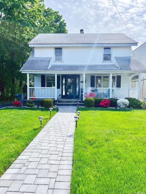 152 Jefferson Ave, Roslyn, NY 11576