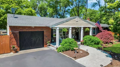 228 Maple St, Medford, NY 11763
