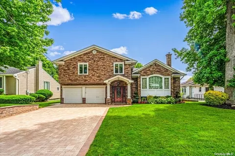 26 Piper Dr, Searingtown, NY 11507