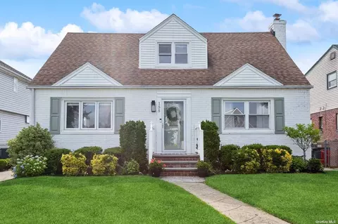 155 Whitehall Rd, Garden City, NY 11530