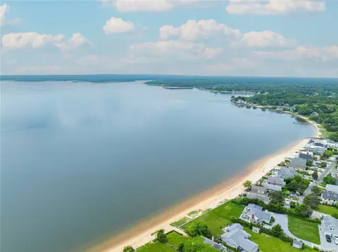 568 Peconic Bay Blvd, Jamesport, NY 11947
