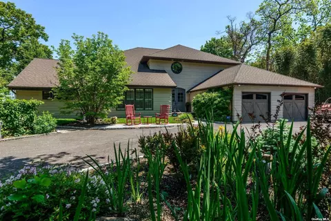 75 Locust Ln, Northport, NY 11768