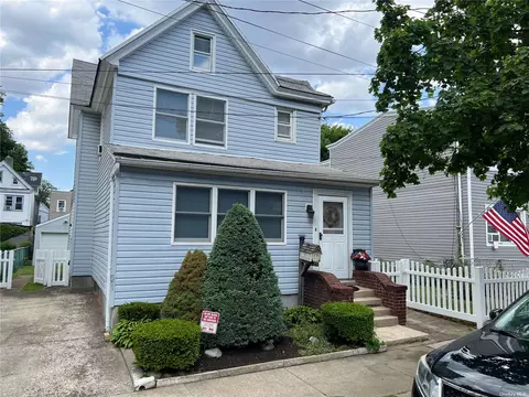 100-05 89th Ave, Richmond Hill, NY 11418