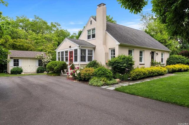36 Old Coach Rd, East Setauket, NY 11733