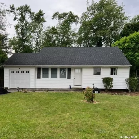48 Princeton St, Bay Shore, NY 11706
