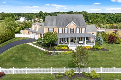 127 Canterbury Dr, Wading River, NY 11792