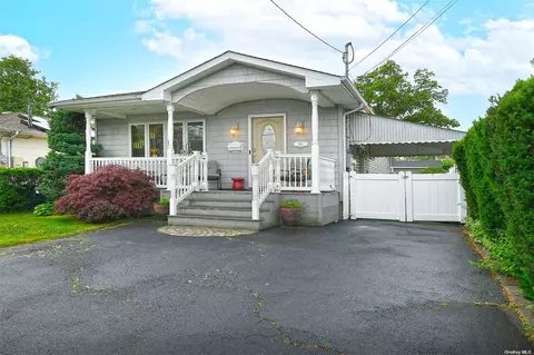 684 Windmill Ave, West Babylon, NY 11704