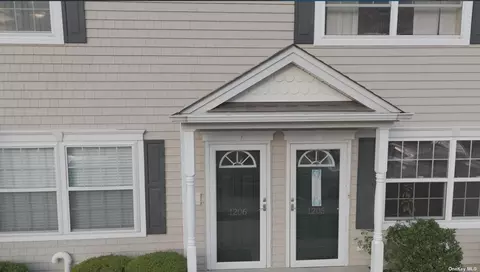 1206 Willow Ln #1206, Valley Stream, NY 11580