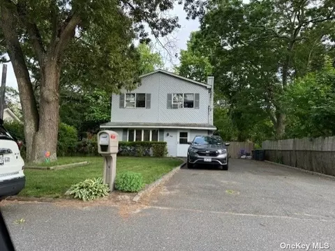56 Hollywood Ave, Selden, NY 11784
