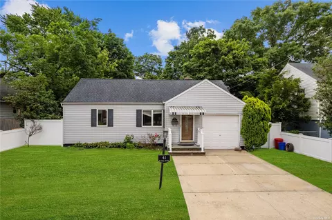 41 Frankel Ave, Freeport, NY 11520