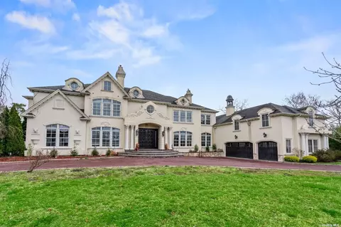 315 Shore Dr, Oakdale, NY 11769