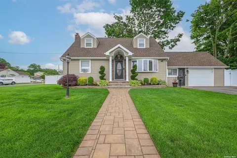 188 Robinwood Ave, Hempstead, NY 11550