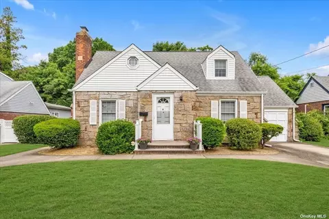 526 Langley Ave, West Hempstead, NY 11552