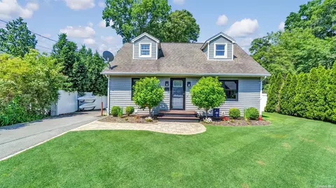 72 Halesite Dr, Sound Beach, NY 11789