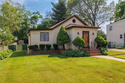 308 Cedar St, South Hempstead, NY 11550