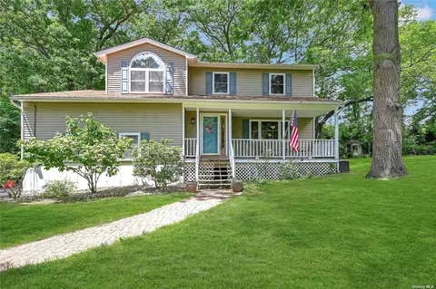 118 Mount Sinai Ave, Mount Sinai, NY 11766