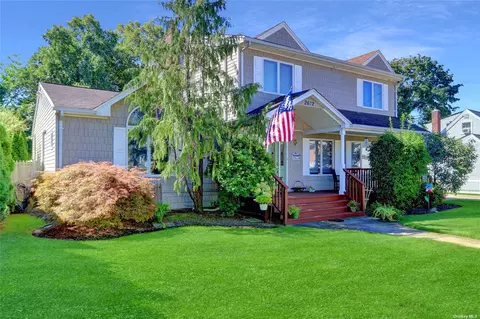 2672 Woods Ave, East Meadow, NY 11554