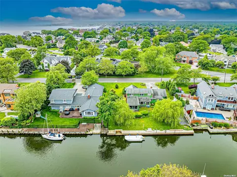 173 Tahlulah Ln, West Islip, NY 11795