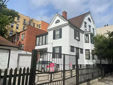 30-71 29th St, Astoria, NY 11102