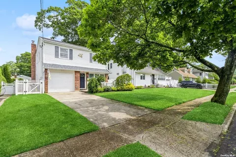 21 Brendan Ave, Massapequa Park, NY 11762