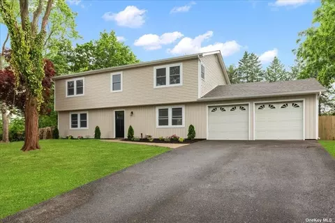 6 Kingston Rd, Mount Sinai, NY 11766