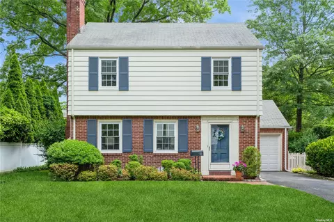 66 Clinton St, Malverne, NY 11565