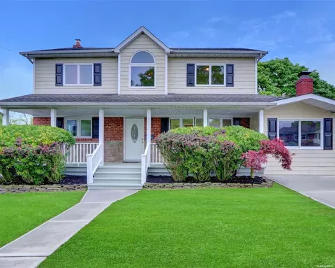85 Lawrence St, Farmingdale, NY 11735