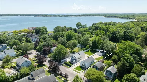 217 6th St, Greenport, NY 11944
