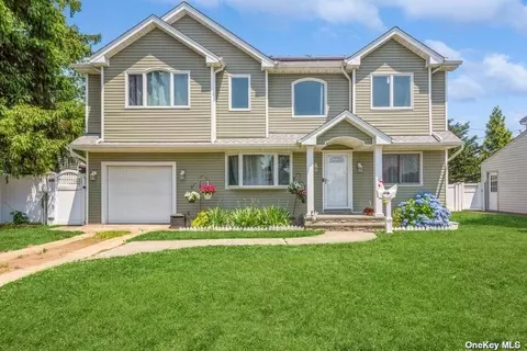141 Cottage Blvd, Hicksville, NY 11801