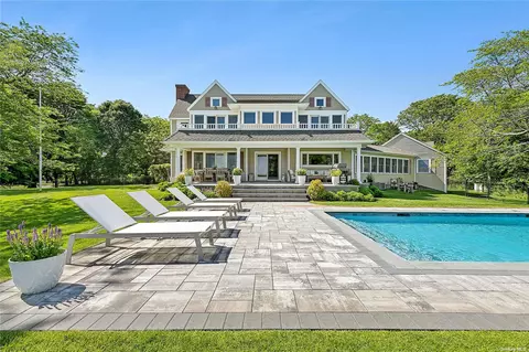 7 Apaucuck Point Ln, Westhampton, NY 11977