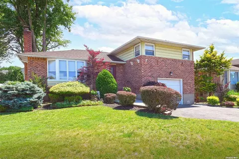 78 Stephen St, Levittown, NY 11756