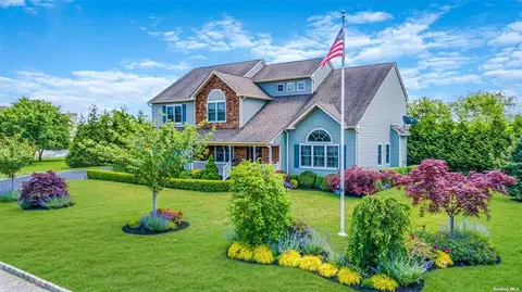 12 Dogwood Ln, East Moriches, NY 11940