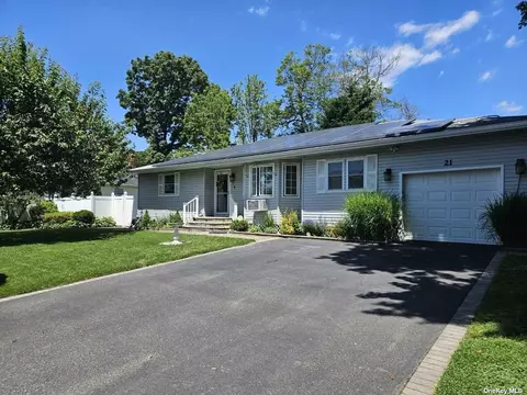 21 Rose St, Smithtown, NY 11787