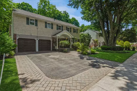 28 Marietta Dr, Westbury, NY 11590
