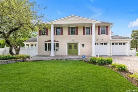 34 Steven Pl, Smithtown, NY 11787