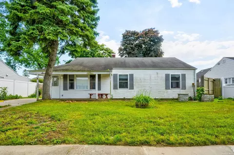 7 Pearl St, Bethpage, NY 11714