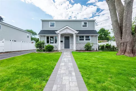 261 Montgomery Ave, Oceanside, NY 11572