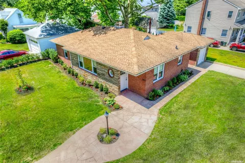413 Bedell St, Oceanside, NY 11572