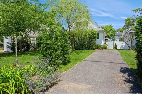 11 Essex Cir, Shirley, NY 11967