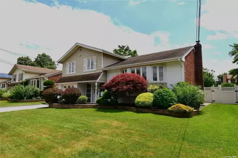 1262 Village Ave, Baldwin, NY 11510