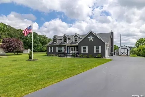 6187 N Country Rd, Wading River, NY 11792