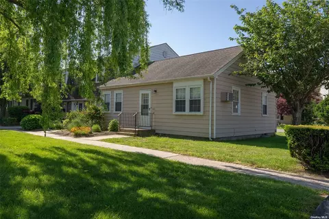 1000 9th St #H-65, Greenport, NY 11944