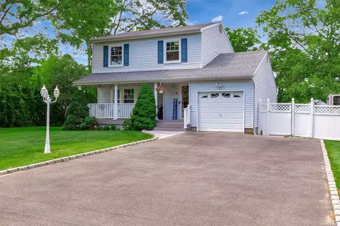 9 Grove Dr, Mastic, NY 11950