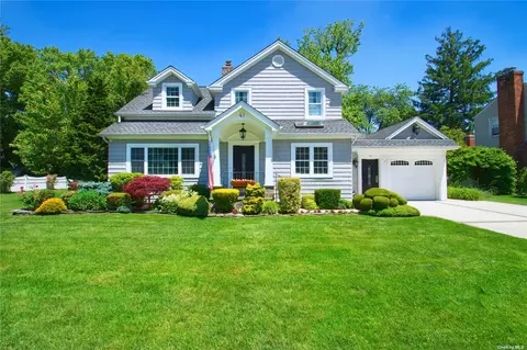 41 Princeton St, Garden City, NY 11530