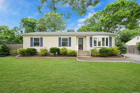 240 Diana Dr, Shirley, NY 11967