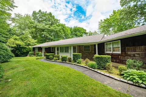 59 Hearthstone Dr, Dix Hills, NY 11746